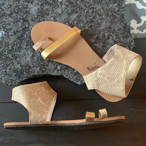 Reef size 9 animal print tan sandals